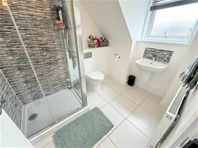 EN-SUITE SHOWER ROOM